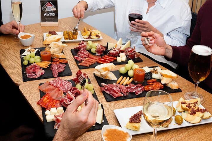 Menú Gourmet - Jamón, Cheese & Wine near Sagrada Familia