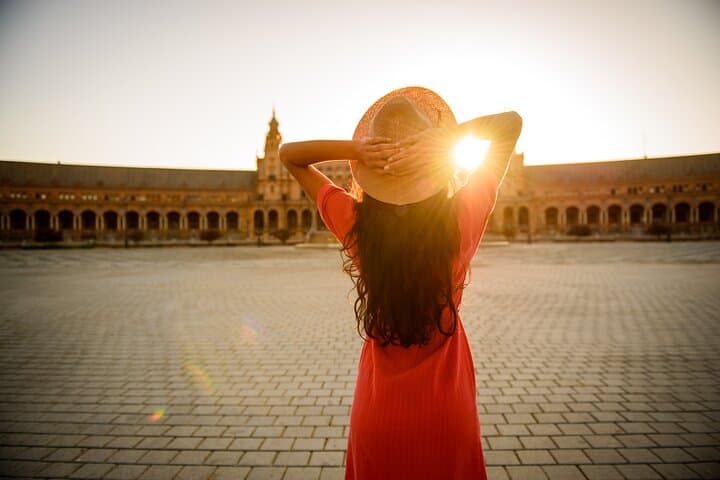 Private Photoshoot Tour in Iconic Seville with Photographer
