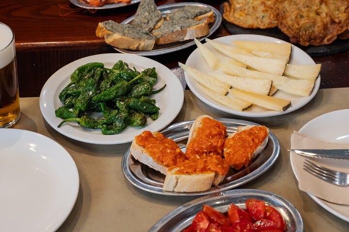 Barcelona Private Food Tour: Tapas, Paella & 8+ Food Tastings