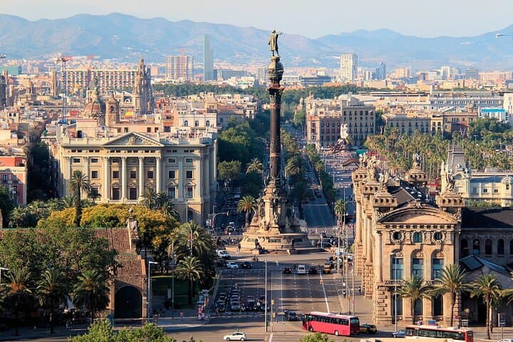 Private Barcelona Tour in Park Güell and City