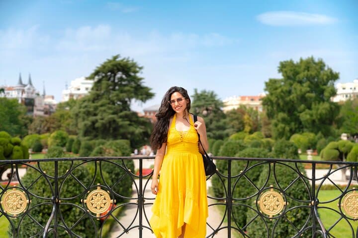 Private Photoshoot Experience in El Retiro Park Madrid