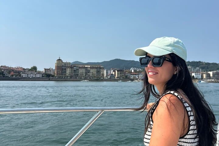 Discover Hondarribia from the Sea with Audio Guide