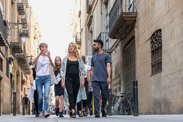 Barcelona Art & Wine: Galleries, Studios & Street Art