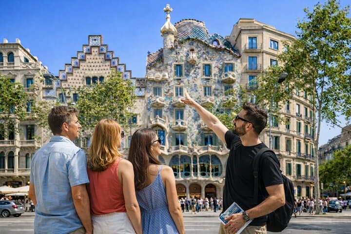 Gaudi's Modernist Legacy: Small Group Walking Tour