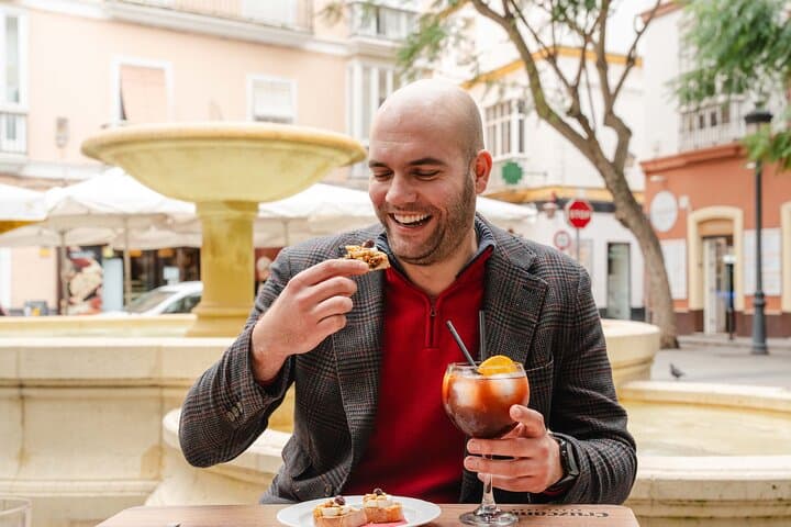 Gourmet Tapas and Wine Tour in Cádiz