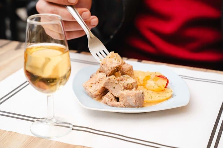 Gourmet Tapas and Wine Tour in Cádiz