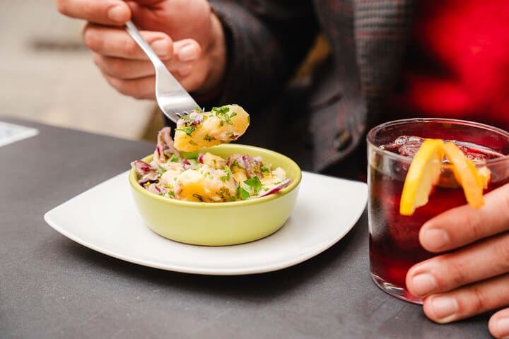 Gourmet Tapas and Wine Tour in Cádiz