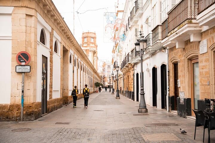 Gourmet Tapas and Wine Tour in Cádiz