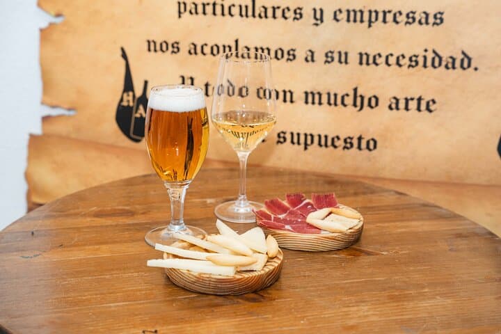 Gourmet Tapas and Wine Tour in Málaga
