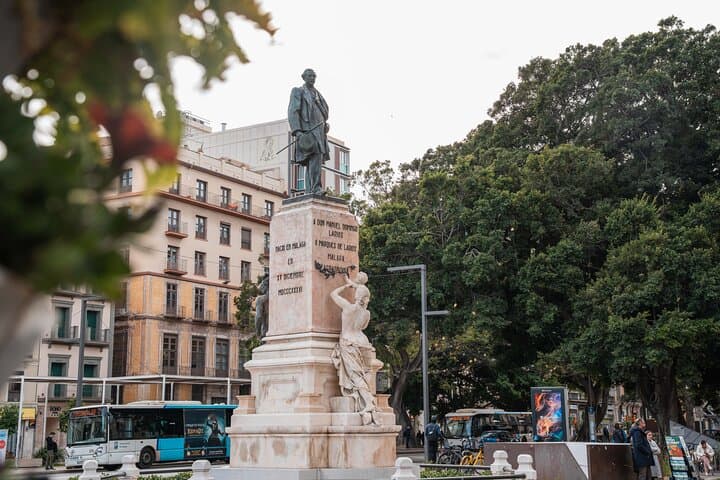 Gourmet Tapas and Wine Tour in Málaga