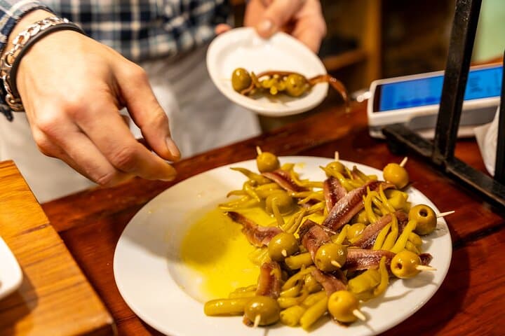 San Sebastian Food Tour: Pintxos, Drinks, and Tapas with a Local