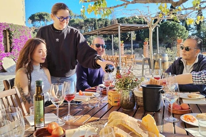 Sailing excursion Barcelona and visit to a winery in Tiana