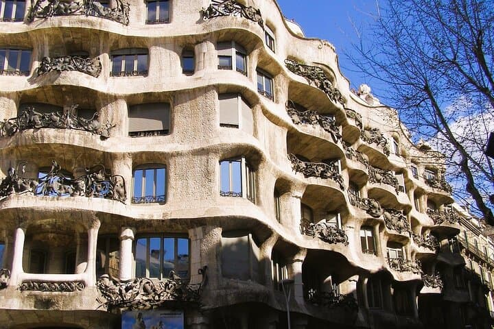 Block of Discord and Sagrada Familia Walking Tour