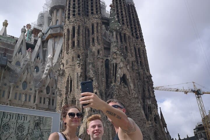 Gaudi & Sagrada Familia for Small Group Guided Tour with Tickets