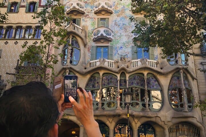 Gaudi & Sagrada Familia for Small Group Guided Tour with Tickets