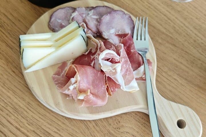 Tapas and Wine Gastronomic Tour in Santiago