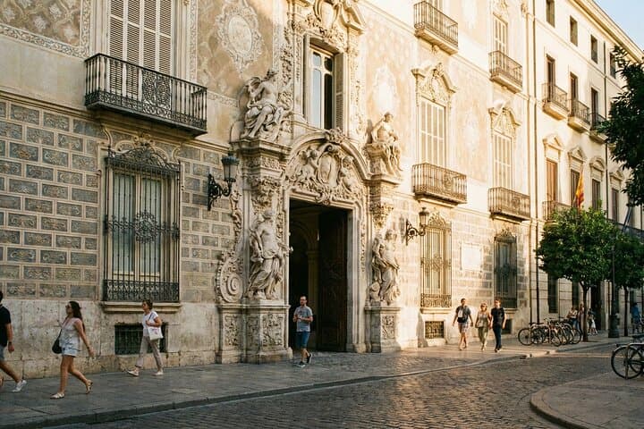 Discover Valencia in a Self Guided Tour