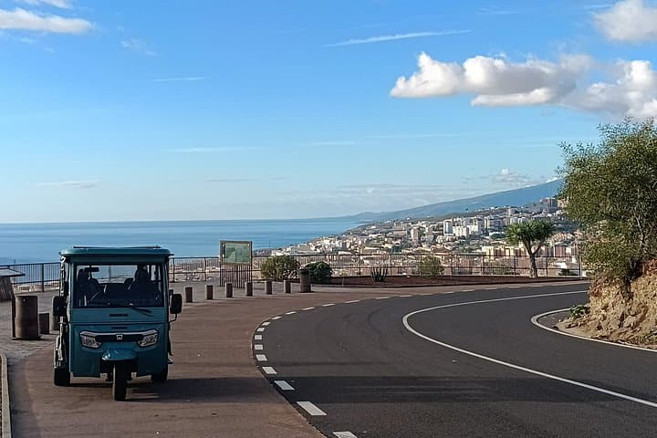 Santa Cruz Express in Tuk-Tuk Capital with Charm