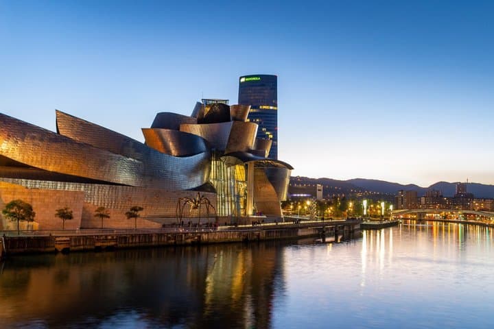 TOP Bilbao : Private guided tour with your mobile