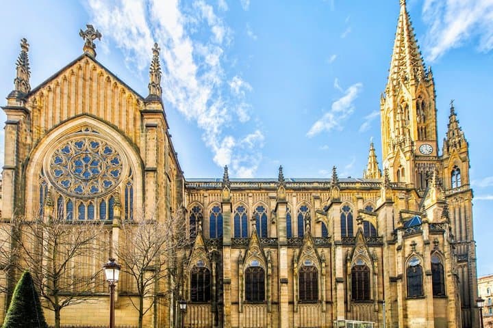 TOP San Sebastian : Private Guided Tour with your mobile