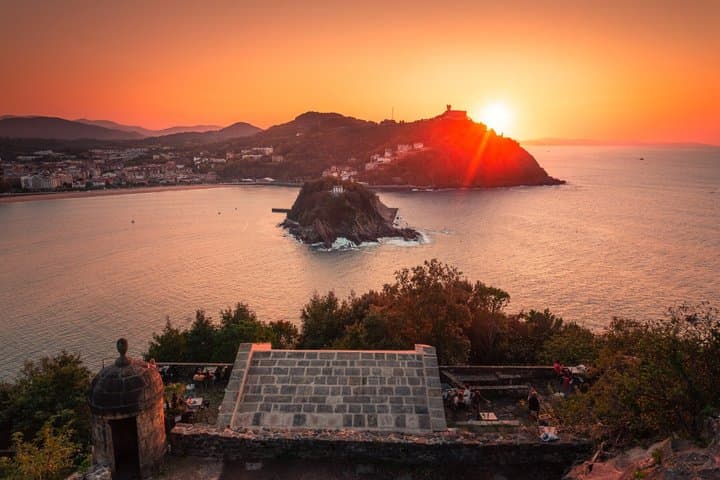 TOP San Sebastian : Private Guided Tour with your mobile