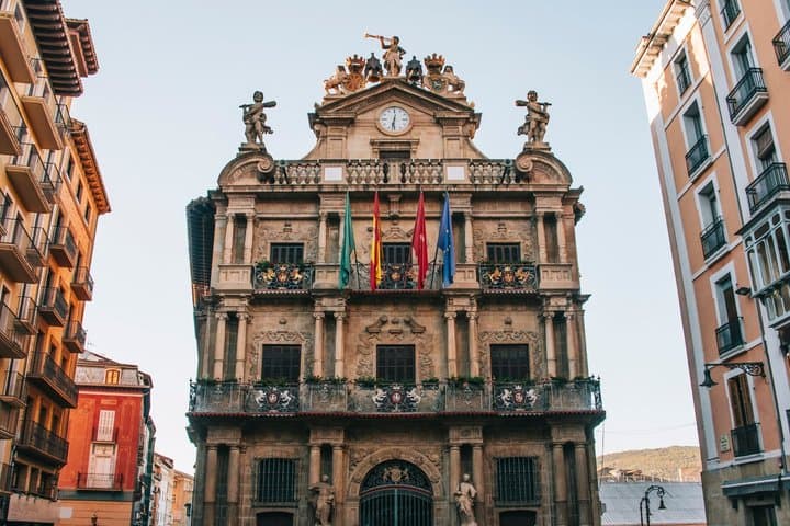 TOP Pamplona : Private Guided Tour with your mobile