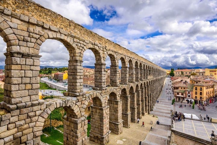 TOP Segovia : Private Guided Tour with your mobile