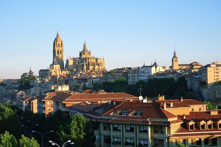 TOP Segovia : Private Guided Tour with your mobile