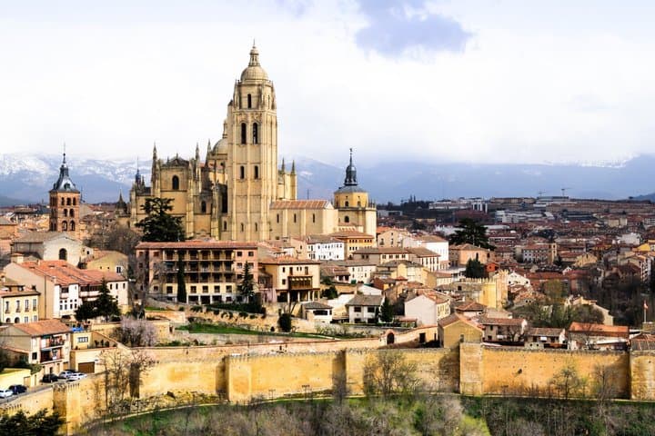 TOP Segovia : Private Guided Tour with your mobile