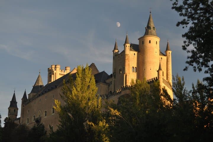 TOP Segovia : Private Guided Tour with your mobile