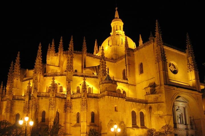 TOP Segovia : Private Guided Tour with your mobile