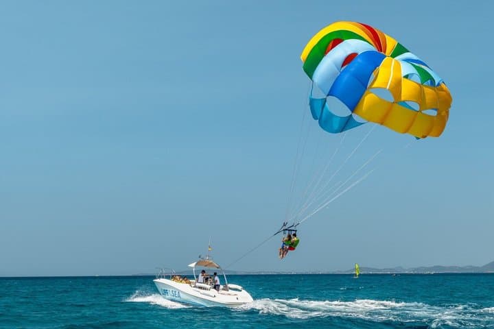 Parasailing from El Arenal: Breathtaking Views of Palma's Bay
