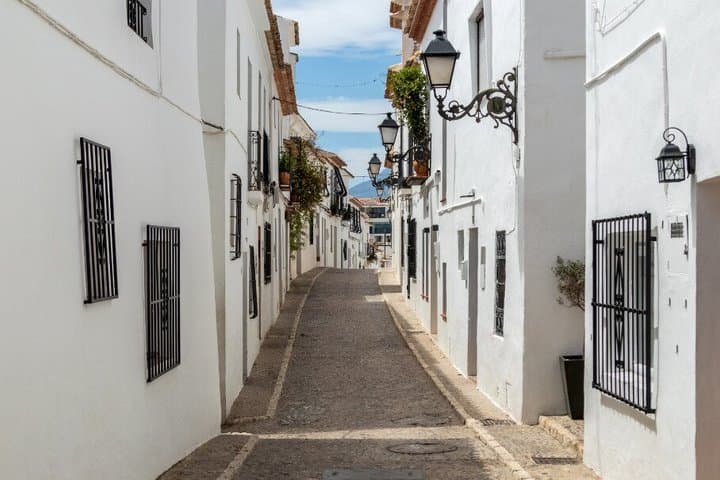 Day trip to Guadalest, Altea and the beach from Valencia