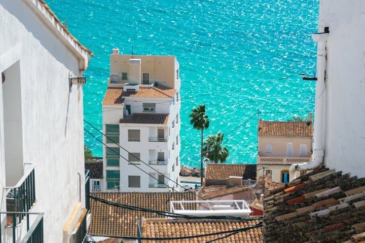 Day trip to Guadalest, Altea and the beach from Valencia
