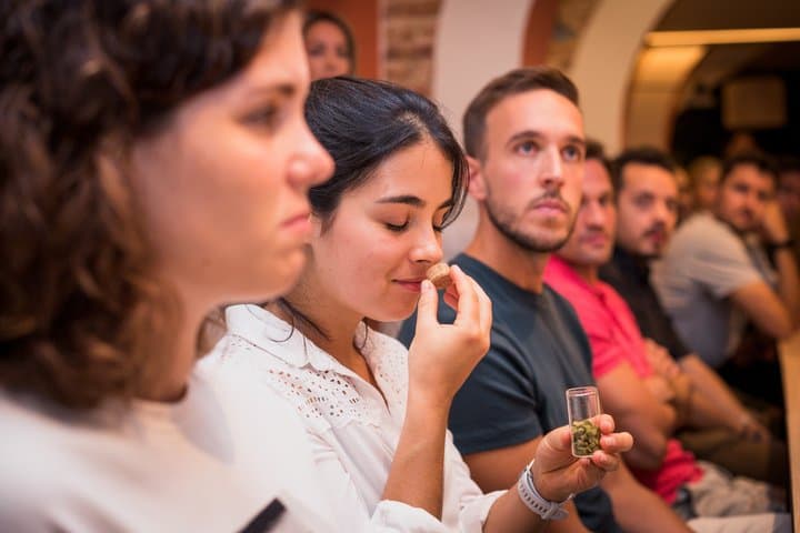 Tastings of 6 Spanish Craft Beers Guided by Sommelier
