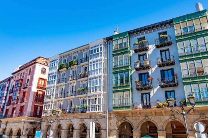 Bilbao visits Architecture and History combined by Bus and Foot