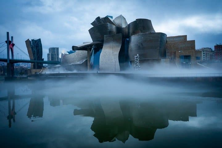 Bilbao visits Architecture and History combined by Bus and Foot