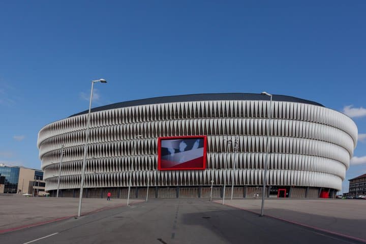 Bilbao visits Architecture and History combined by Bus and Foot