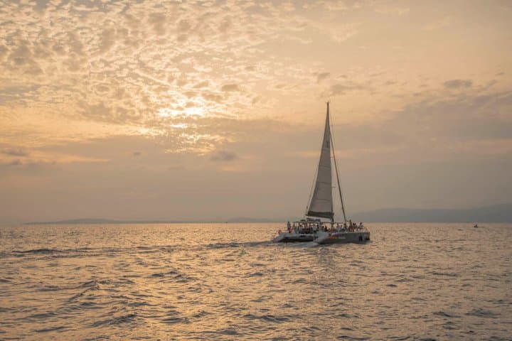 Mallorca Sunset Catamaran Cruise with DJ and Mediterranean Dinner