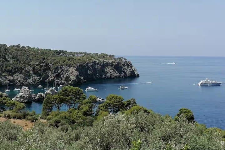 Paint outdoors in Deià by the sea