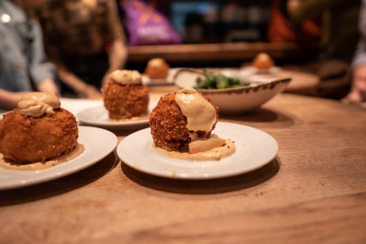 Barcelona Side Streets Tapas Food & Wine Tour with Eating Europe