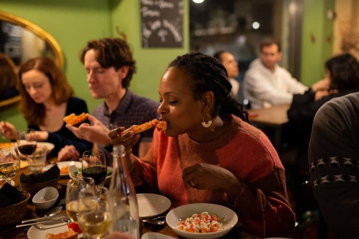 Poble Sec and Sant Antoni Tapas and Wine Tour in Barcelona
