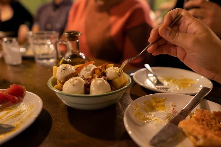 Poble Sec and Sant Antoni Tapas and Wine Tour in Barcelona