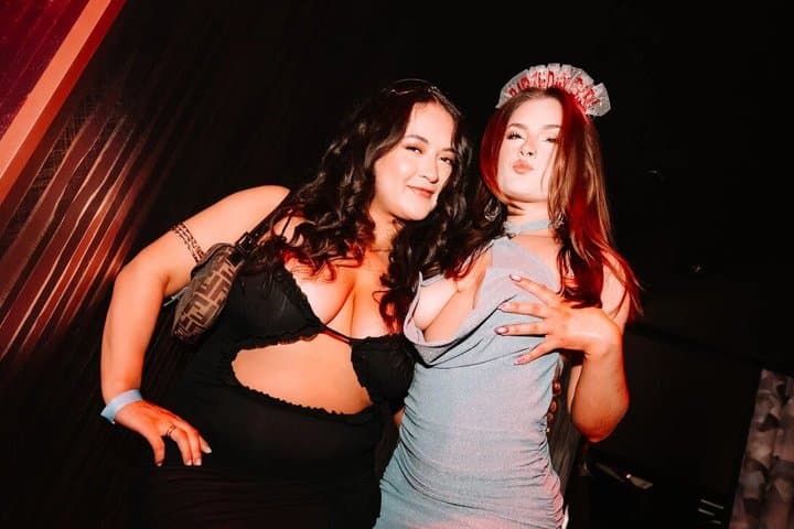 Bar Crawl Benidorm: 4 Venues 1 Night Including Karaoke & Drinks