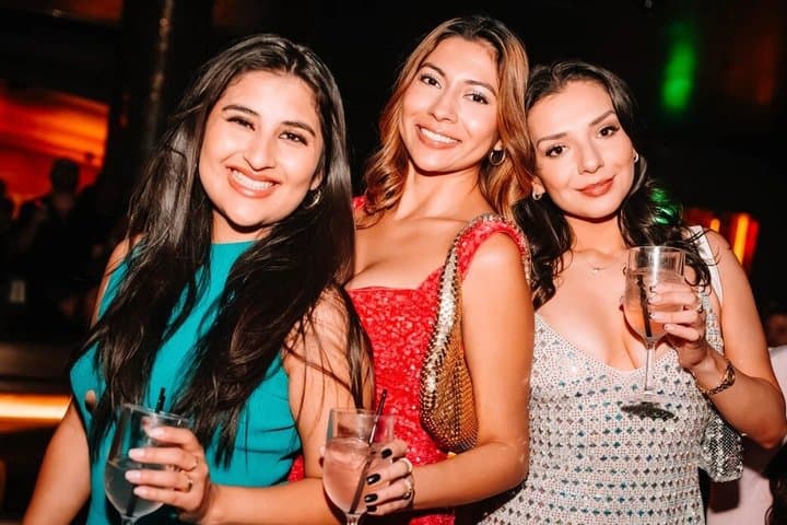 Bar Crawl Benidorm: 4 Venues 1 Night Including Karaoke & Drinks