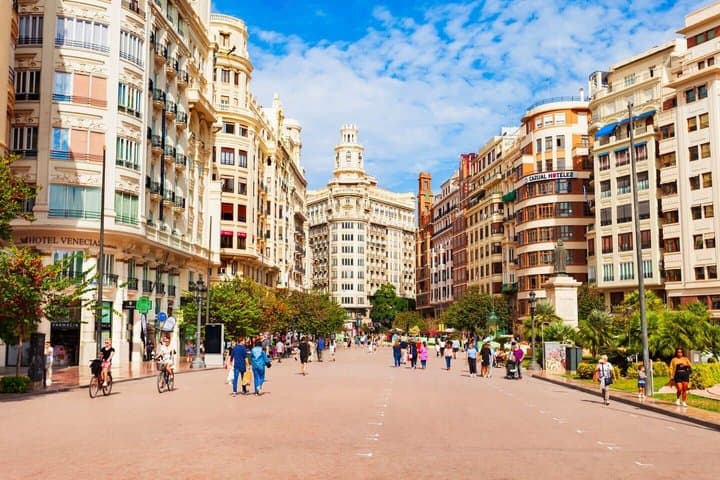 Hello Valencia: Private 2-Hour Intro City Walk with Local Guide