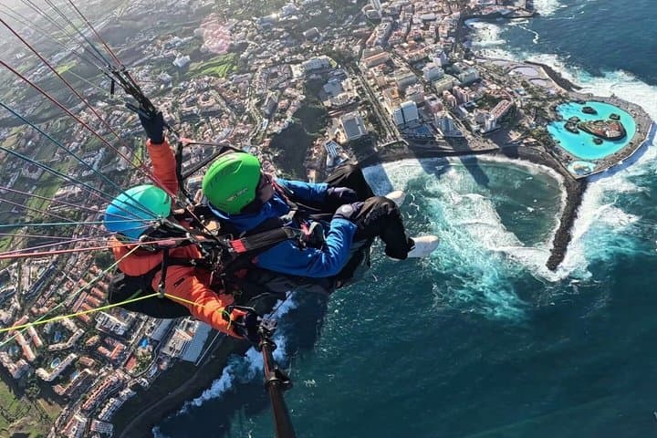 Paragliding from Teide National Park 2200m to Puerto de la Cruz