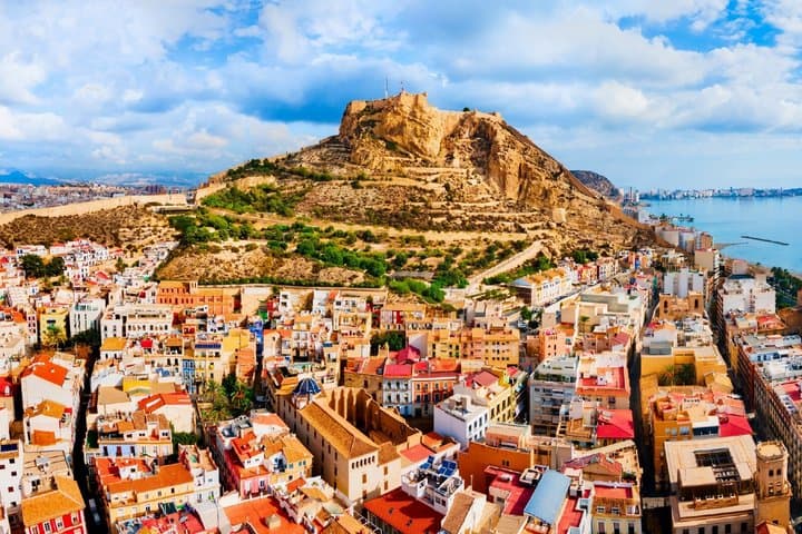 Santa Bárbara Castle: The medieval fortress perched on Mount Benacantil, offering spectacular views.