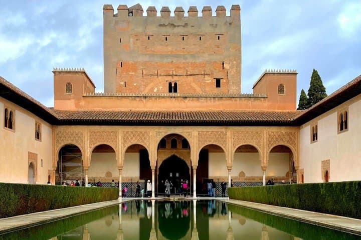 Alhambra Skip the Line with Palacios Generalife and Alcazaba
