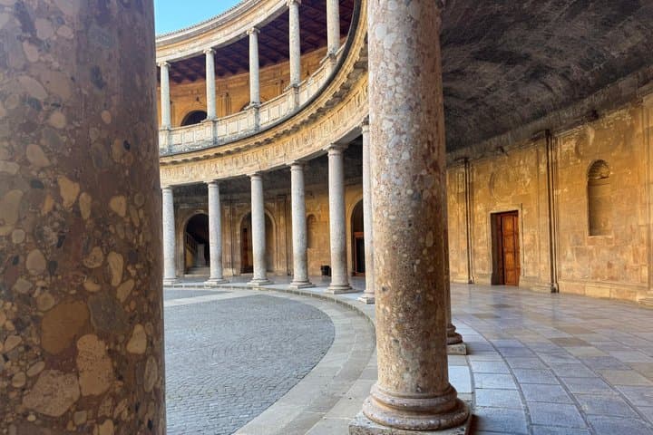 Alhambra Surroundings Tour and Nasrid Palace in Granada